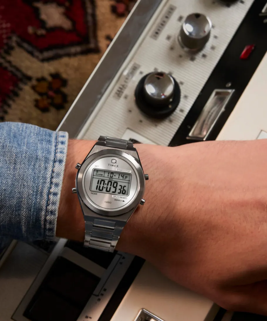 Timex Vintage|Stainless Steel*Q ® Q80 Continental 39mm Stainless Steel Bracelet Watch