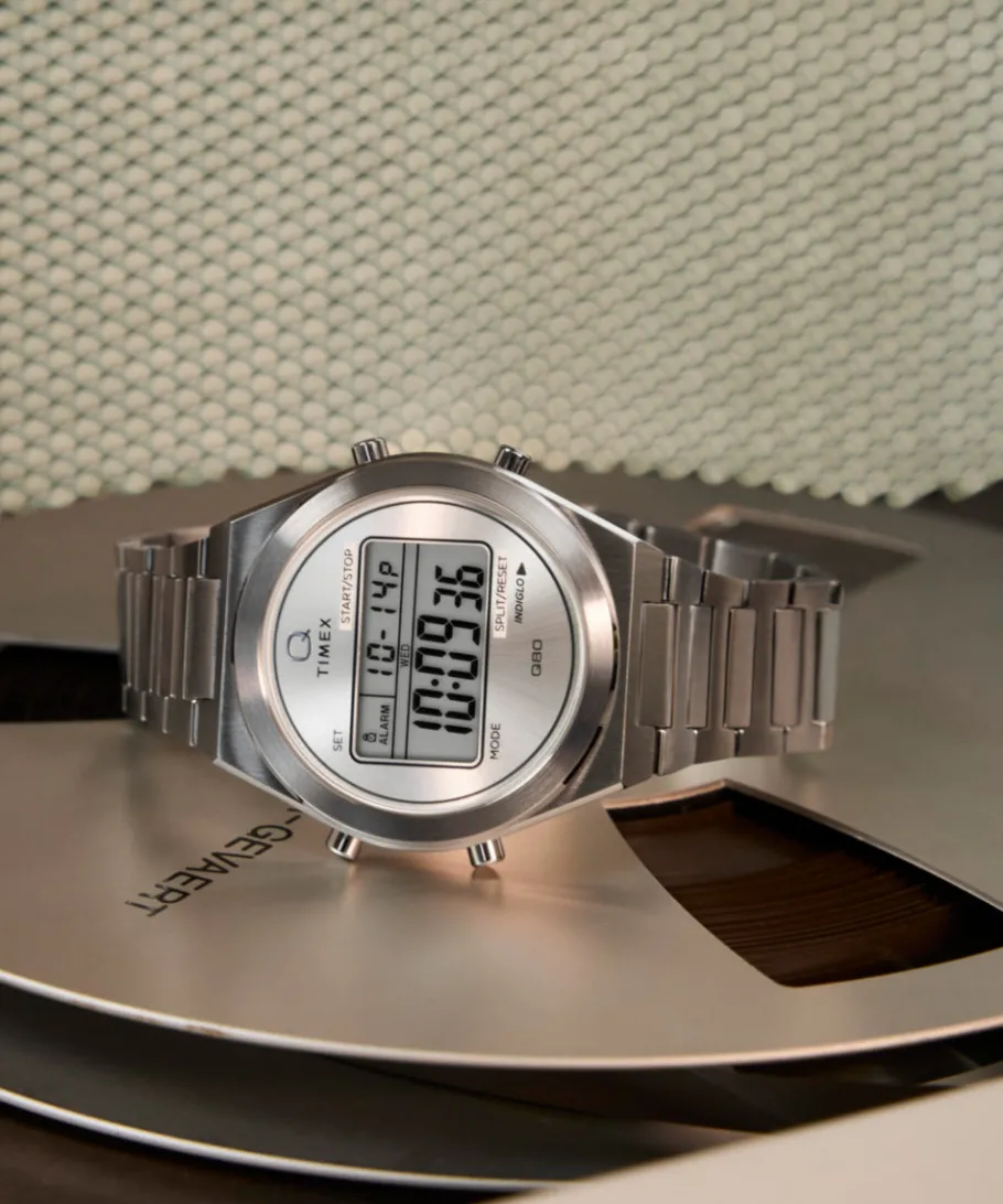 Timex Vintage|Stainless Steel*Q ® Q80 Continental 39mm Stainless Steel Bracelet Watch