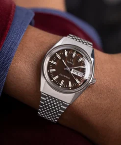 Timex Vintage|Stainless Steel*Q ® Falcon Eye 38mm Stainless Steel Bracelet Watch