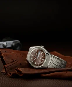Timex Vintage|Stainless Steel*Q ® Falcon Eye 38mm Stainless Steel Bracelet Watch